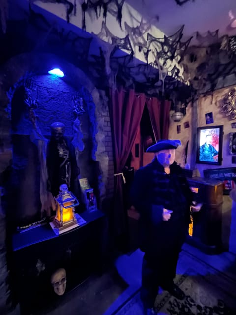 Salem: Vampires and Ghosts Walking Tour with Haunted Objects - The haunted objects and Chambers of Terror finale