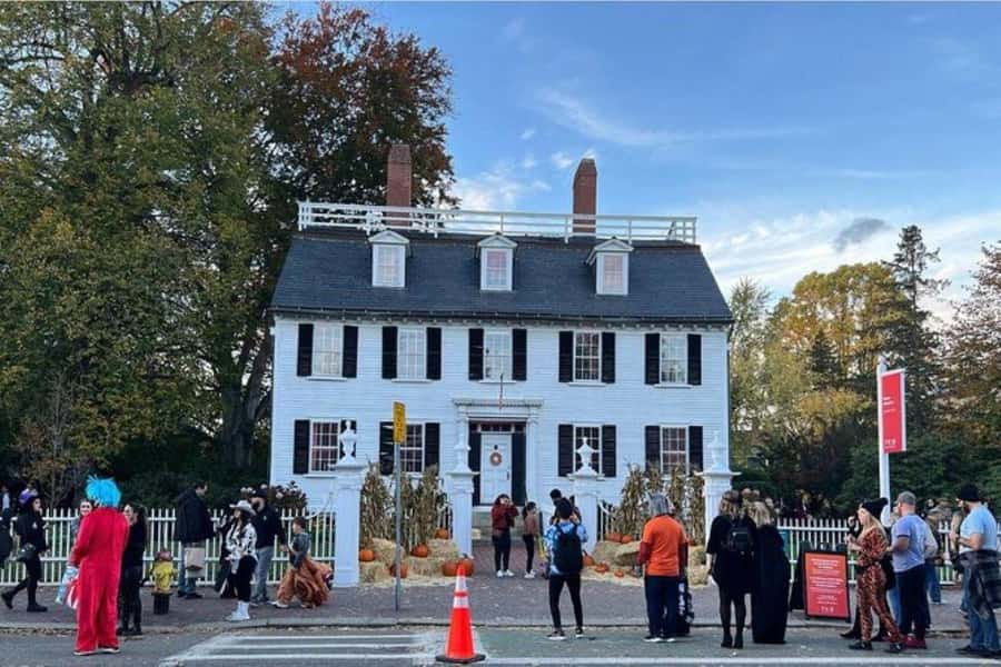 Salem: Witch Trial History and Salem Haunts Walking Tour - McIntire and Washington Square: Salem’s older streets