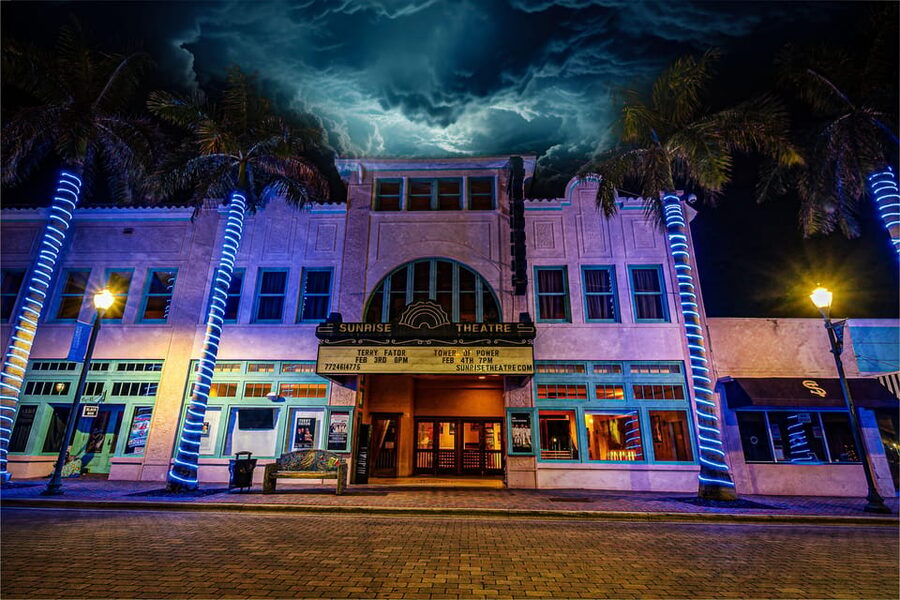 Salt, Sorrow, & Shadow: Fort Pierce Ghost Tour - Meeting the guide outside the Boston House