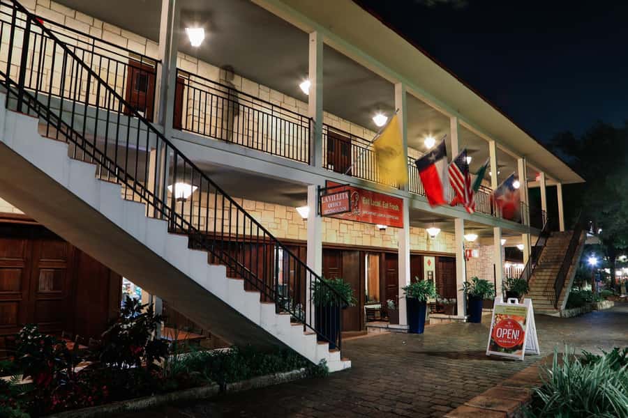 San Antonio: Spirits & Spirits Haunted Pub Crawl - The Menger Hotel and San Antonio’s darker tales