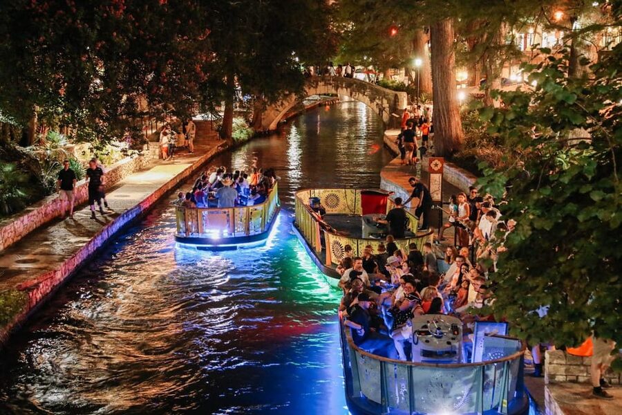 San Antonio: Spirits & Spirits Haunted Pub Crawl - What the guide adds to the evening