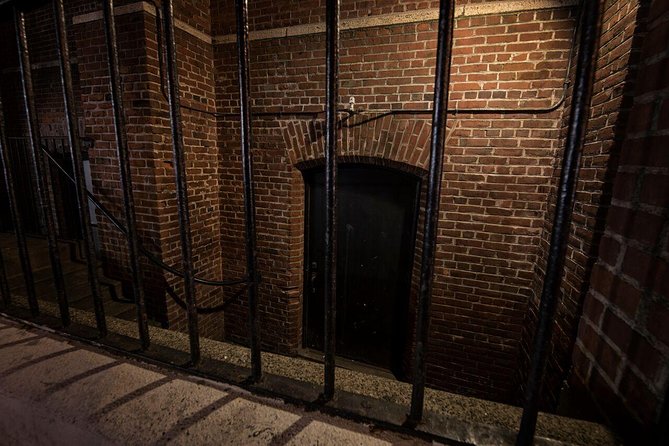 San Francisco Ghost Tours: Gold and Ghouls Tour - Huntington Park and the lost mansion