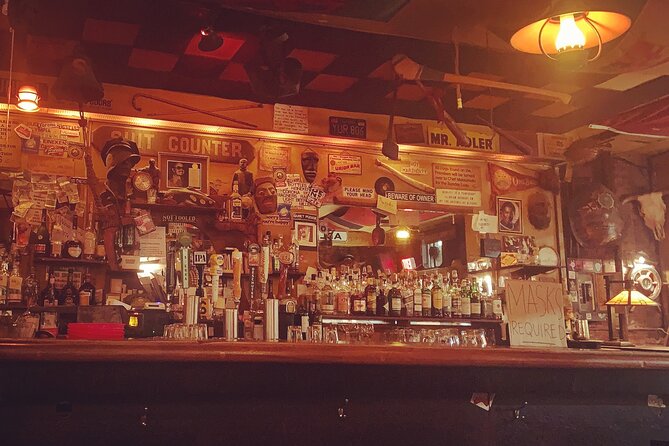 San Francisco Ghost & True Crime Tour - A drink at Comstock Saloon