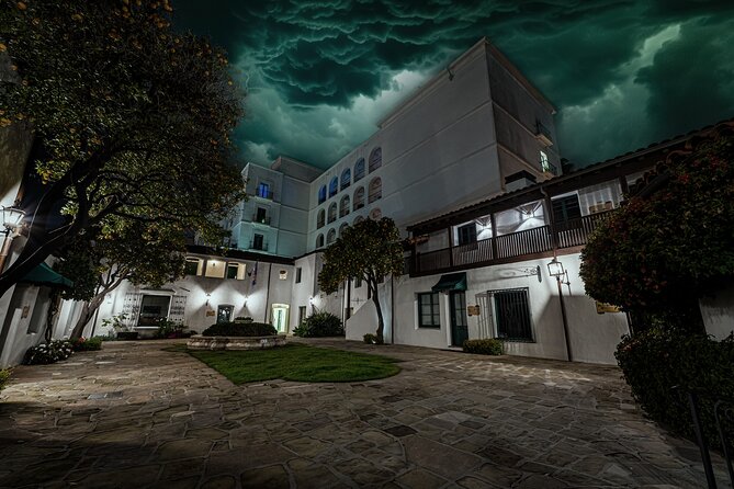 Sanctum Sacrifice of Santa Barbara Ghost Tours - El Paseo, Casa de la Guerra, and a crowded spirit roster