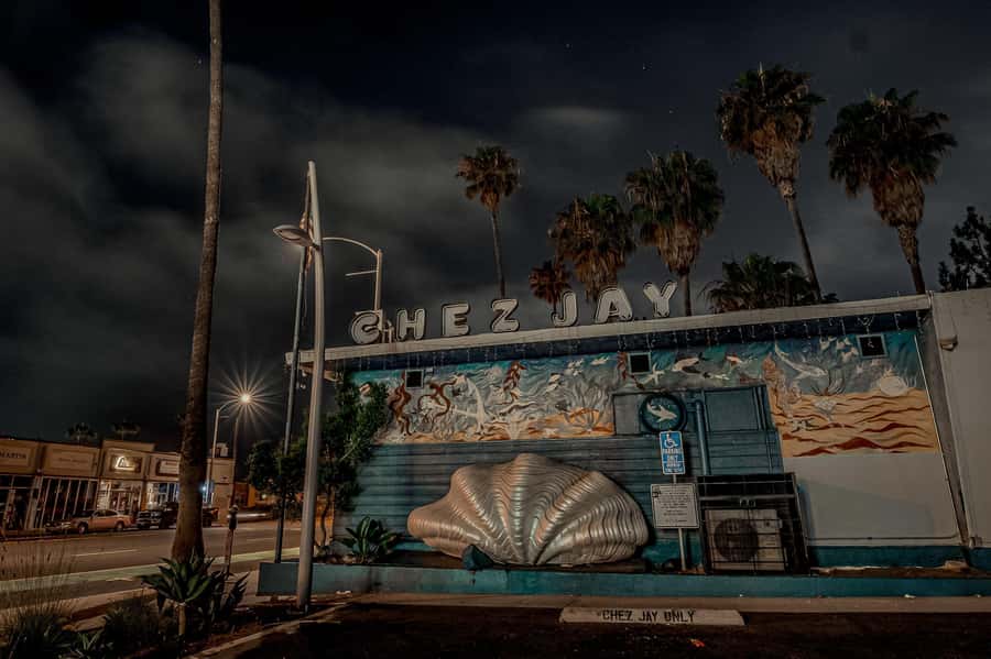 Santa Monica: Ghosts and Phantoms of the Pier Walking Tour - Chez Jay and the ghosts of old Hollywood