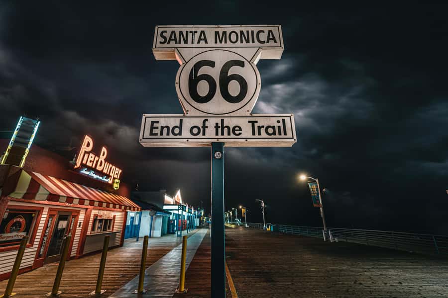 Santa Monica: Ghosts and Phantoms of the Pier Walking Tour - Starting at the pier sign