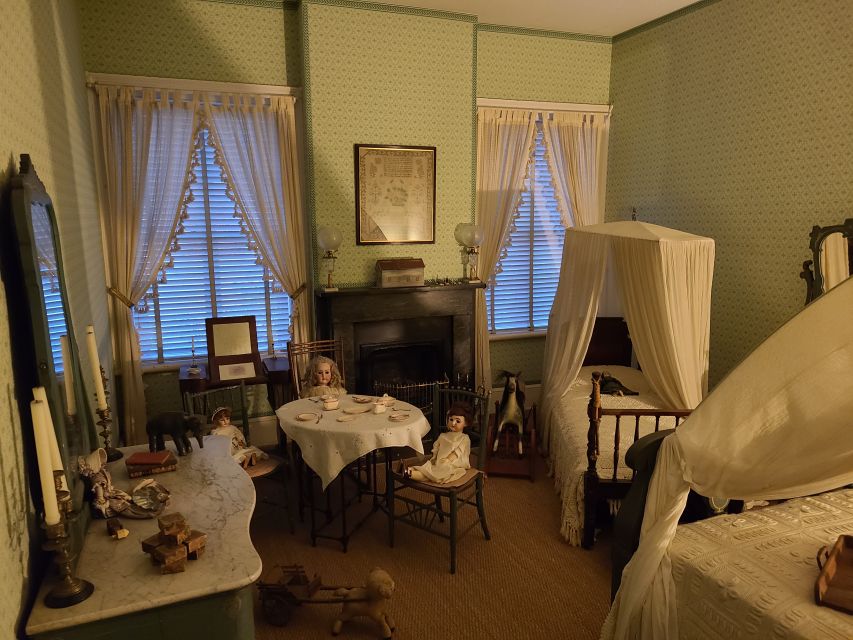 Savannah: Ghosts and Gravestones Tour with Low House Entry - Columbia Square and Colonial Park Cemetery