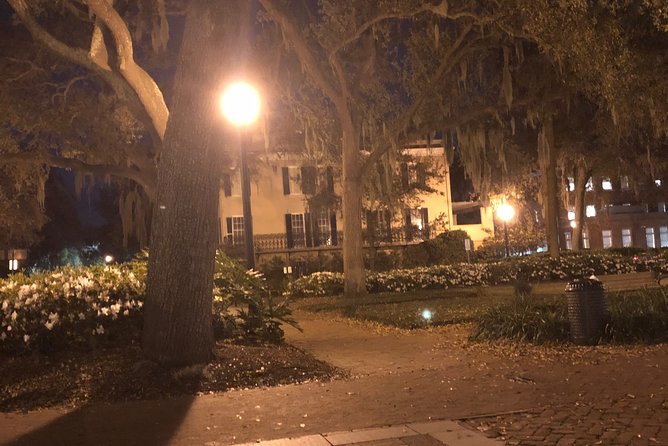 Savannah Ghostwalker Tour and Ghost Hunt - Chippewa Square and the stories behind the landmarks