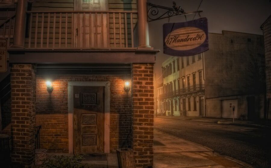 Savannah: Haunted Pub Crawl - Following the route through Savannah’s historic streets