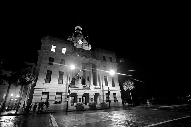 Savannah Haunted Pub Crawl Walking Tour - The Marshall House and Civil War stories