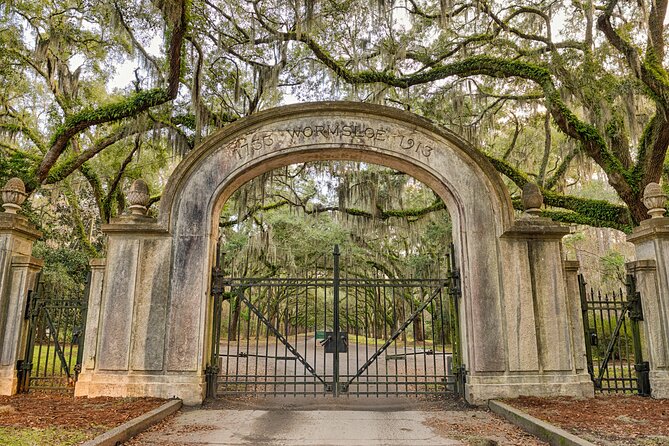 Savannah Psychic Guided Ghost & Cemetery Tour - The guide can make or break the evening