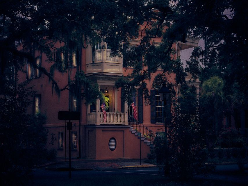Savannah: Sixth Sense Savannah Ghost Tour - What the guides add to the experience