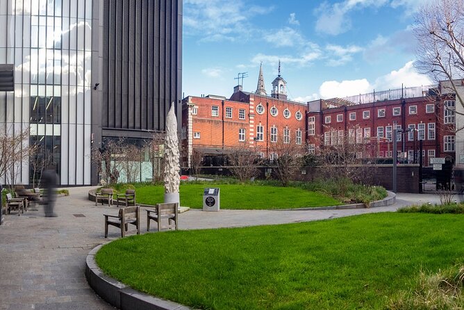 Self-Guided Audio Tour-Behind the shadow of evil: Jack the Ripper - Starting at Aldgate Stop D