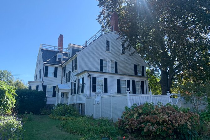 Self-Guided Smartphone Ghost Walking Tour in Salem - A television statue and Salem’s stranger stories