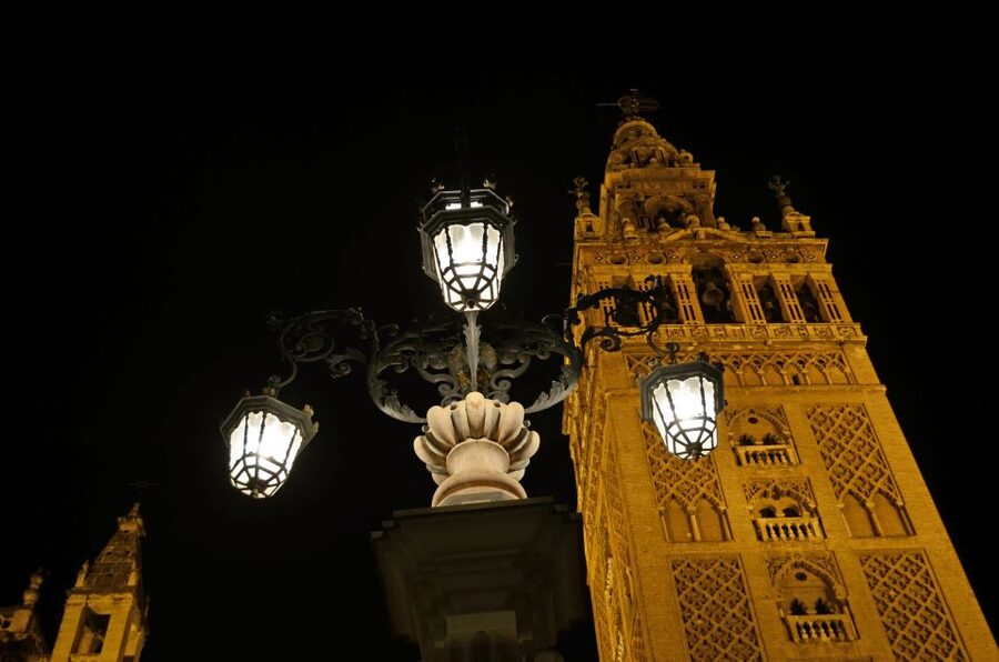 Seville: Paranormal Walking Tour in Spanish - The historic center after dark