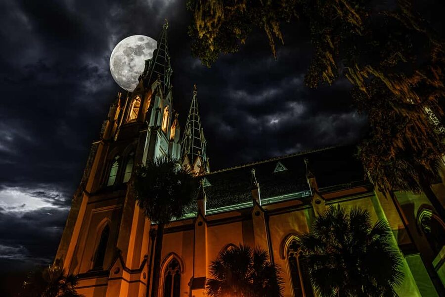 Sinister Sins & Shadows: A Savannah Ghost Tour - Why the guide matters more than the route