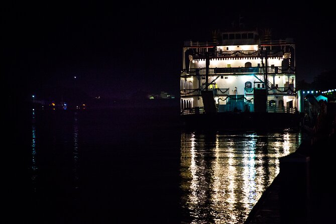 Sinister Sins & Shadows: A Savannah Ghost Tour - Wright Square connects ghosts with Tomochichi