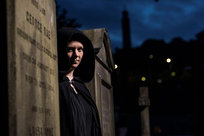 Small Group Edinburgh Underground Vaults & Graveyard Ghost Tour - Starting at Mercat Cross and entering Old Town’s dark side