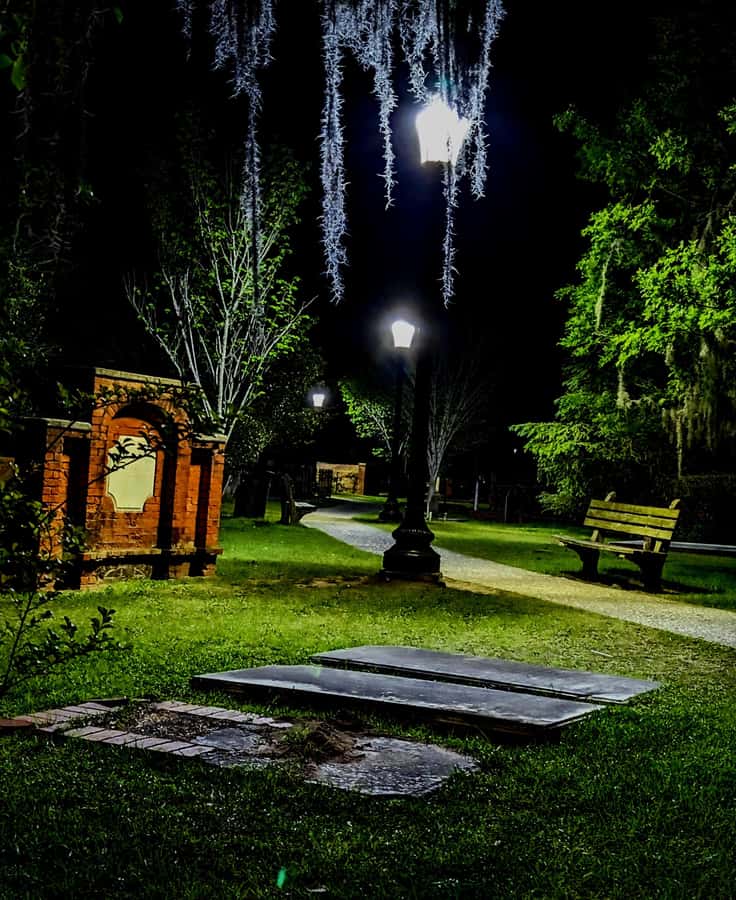 Spirit Xperience: Paranormal Walking Ghost Tour in Savannah - Wright Square or Monterey Square?