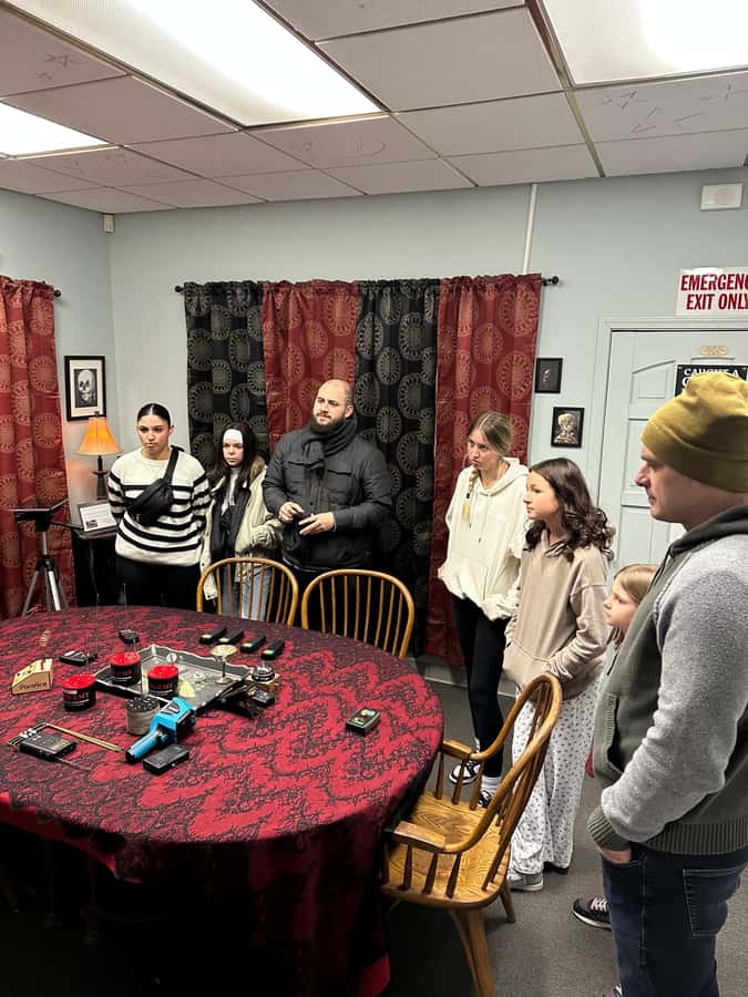 St. Augustine: Dixie House Paranormal Investigation - The guide makes the difference