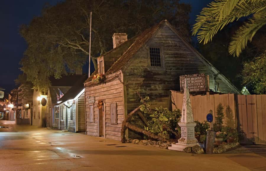 St. Augustine: Family-Friendly Guided Ghost Tour - Entering the Colonial Quarter after dark