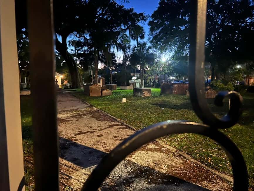 St Augustine: Riding with the Ghosts Golf Cart Tour - Complimentary photos are a useful extra