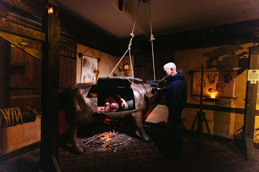 St.Augustine: Torture Museum, Ghost Hunt, & Tiny Art Tickets - Trying the Ghost Hunting Experience