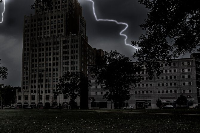 St Louis Ghost Tours: Sinister Sins & Shadows Ghost Tour - The guides can make or break the hour