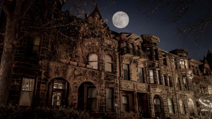 St. Paul: Twin Cities Haunts Ghost Walking Tour - Old Smith Vine Mansion and the storytelling style
