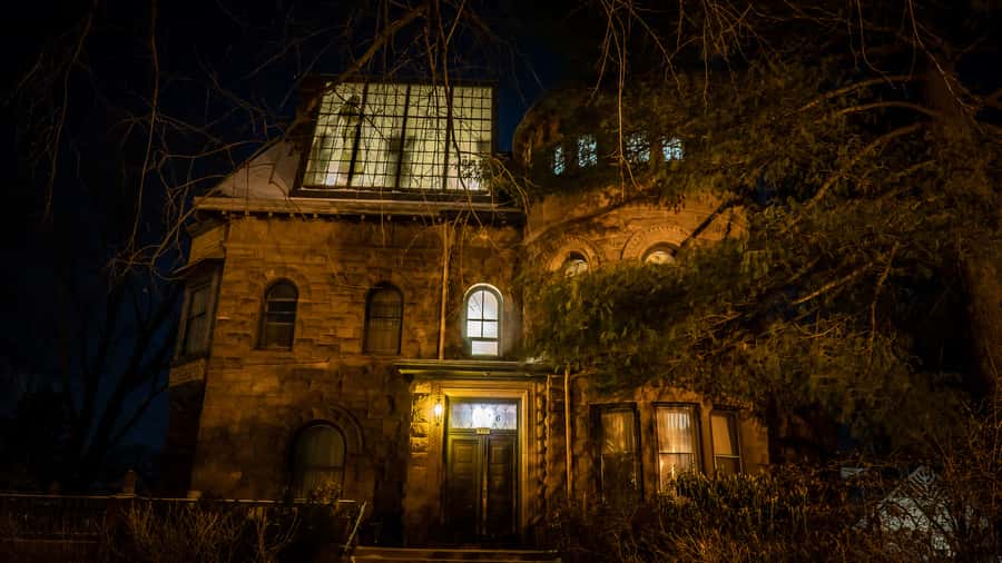 St. Paul: Twin Cities Haunts Ghost Walking Tour - What the guide adds to the experience