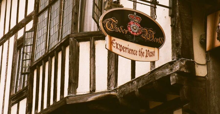Stratford-upon-Avon: Lantern-Lit Ghost Tour at Tudor World - Key points to know before you go