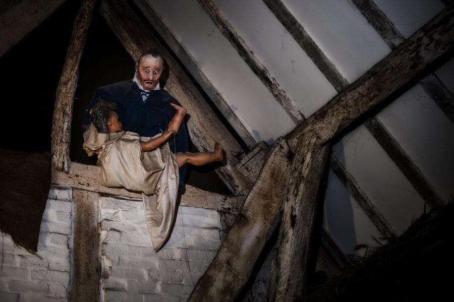 Stratford-upon-Avon: Lantern-Lit Ghost Tour at Tudor World - Lantern light, low beams, and theatrical shadows