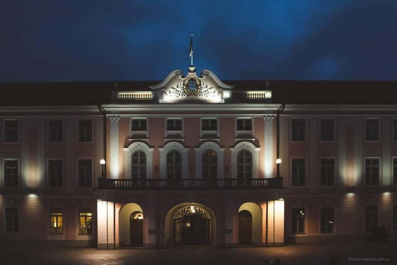 Tallinn: Old Town Ghost Tour - Starting among the ghosts at Danish King’s Garden