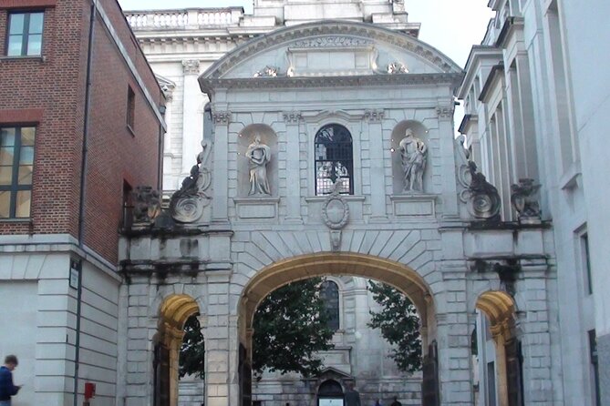 The Fading Light London Ghost Walk - Temple Bar and the road to St. Paul’s