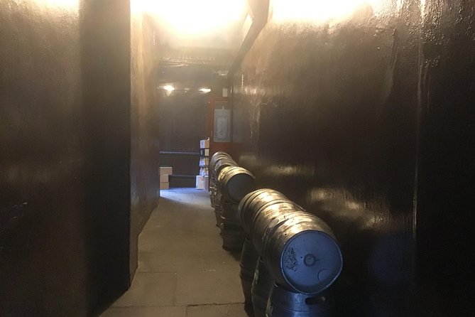 The Ghosts of the secret alleyways of old London town - Furniture, pubs, and ruined churchyards