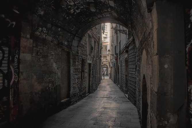 The Gothic Trail – Ghosts of Barcelona Exploration Game - Finishing on Carrer del Bisbe