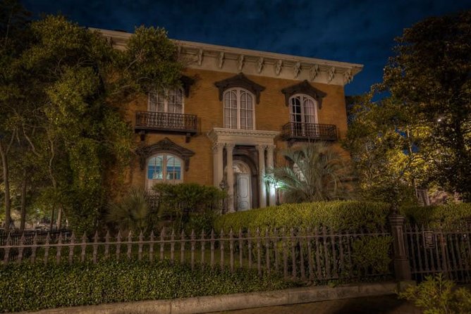 The Grave Tales Ghost Tour in Savannah - The stories: history first, ghosts second