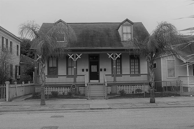 The Historic Galveston Ghost Tour - 2213 Avenue K focuses on crime and media attention