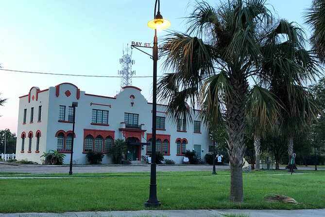The Spirit Ghost Walking Tour - A relaxed pace, not a haunted house show