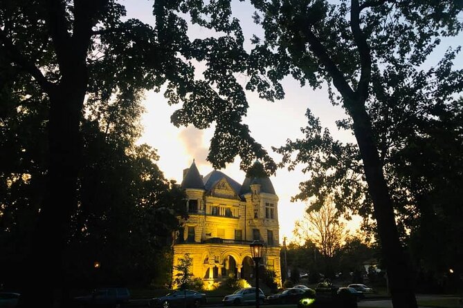 The Supernatural Paranormal Buff Walking Tour - Why Old Louisville works so well after dark