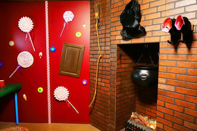 The Witch's Tower Adventure Escape Room - Collecting artifacts with your team