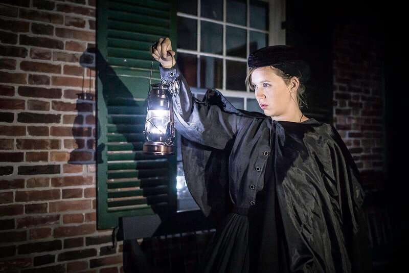 Toronto: Dark History Nighttime Walking Tour - How Spooky Is It, Really?