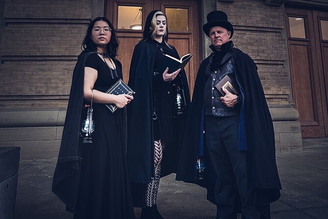 University of Toronto Ghost Tour - Campus Secrets & Spectres - Meeting the guide at 273 Bloor Street West