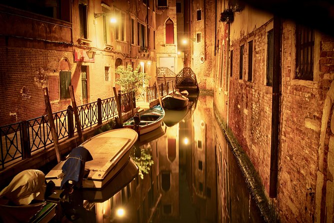 Venice Ghost & Legends Walking City Tour - English delivery and the headset question