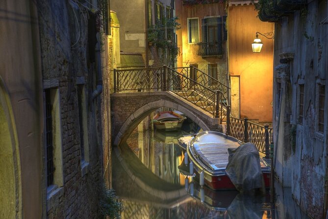 Venice Ghost Stories, Legends and Anecdotes Tour - Rialto, palaces, and a hotel with old ghosts
