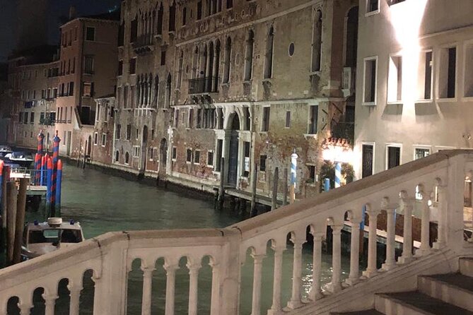 Venice: Ghosts and Legends Evening Private Walking Tour - Rialto Bridge: the first dramatic stop
