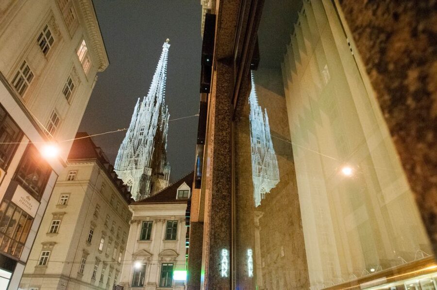 Vienna: Ghosts and Legends Guided Nighttime Walking Tour - Vampires, witches, and Vienna’s Dracula connection