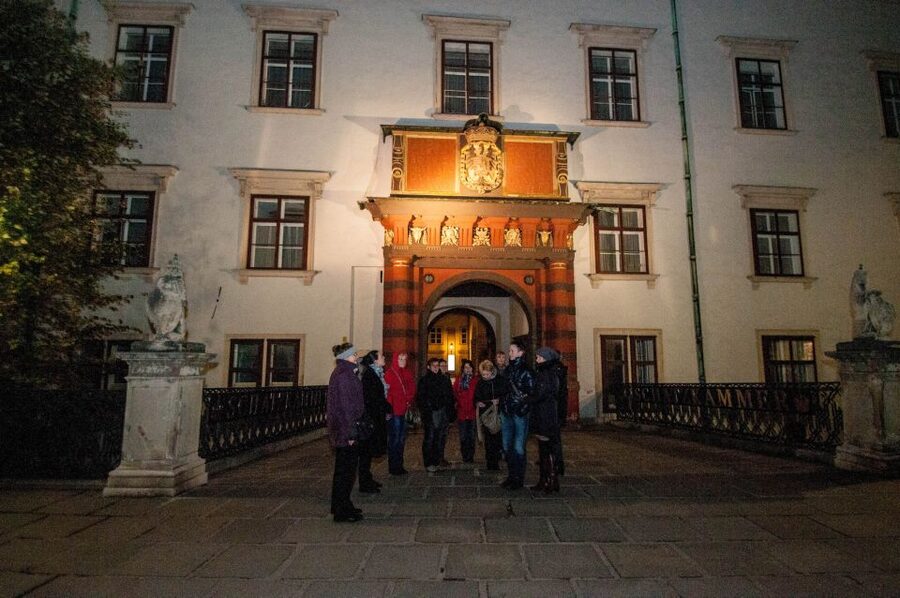 Vienna: Ghosts and Legends Guided Nighttime Walking Tour - The guide makes or breaks the evening