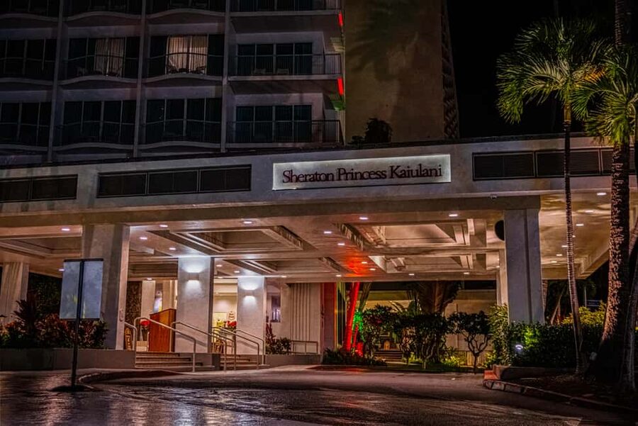 Waikiki Ghosts Boos and Booze Haunted Pub Crawl - The Beach Bar adds an easygoing pause