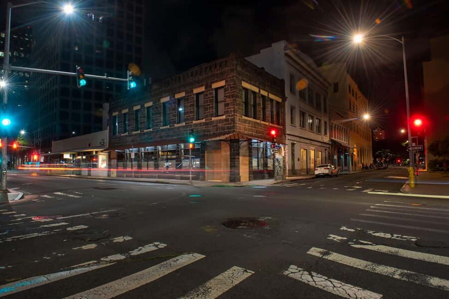 Waikiki Ghosts Boos and Booze Haunted Pub Crawl - Duke Kahanamoku’s statue gives the walk a local anchor
